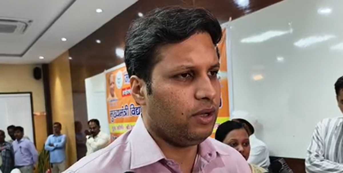 हीटवेव से बचें, अगर जरूरी हो तभी घर से बाहर निकलें : डीएम रवींद्र कुमार मांदड